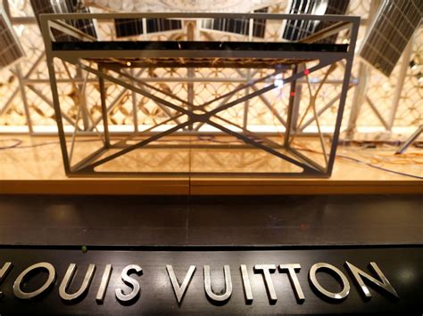 avantage d'investir en chine pour louis vuitton|Vuitton accroît ses capacités de production face à la demande .